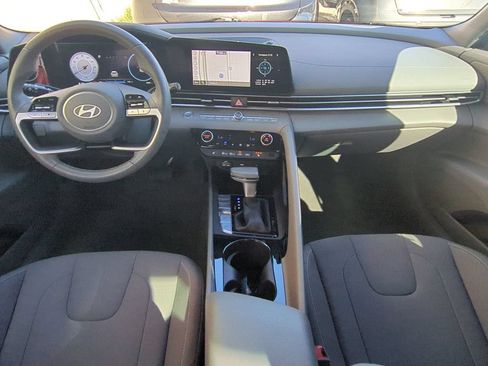 Used 2025 Hyundai Elantra SEL FWD image 16