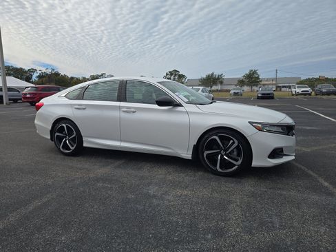 Used 2022 Honda Accord Sport image 2