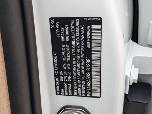 Used 2025 Porsche Macan image 30