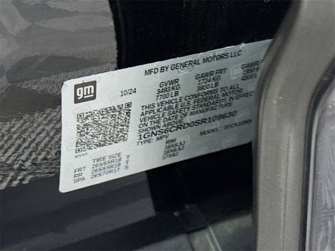 Used 2025 Chevrolet Suburban LT w/ Comfort Package image 35