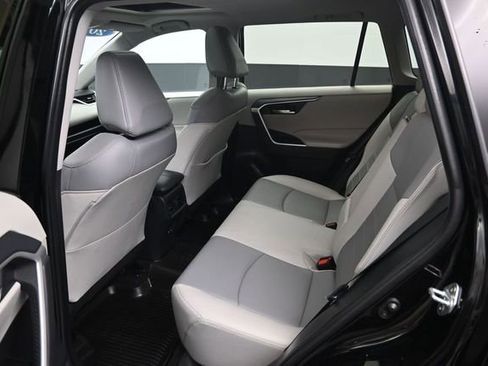 Used 2019 Toyota RAV4 XLE Premium w/ Cold Weather Package AWD/4WD image 10