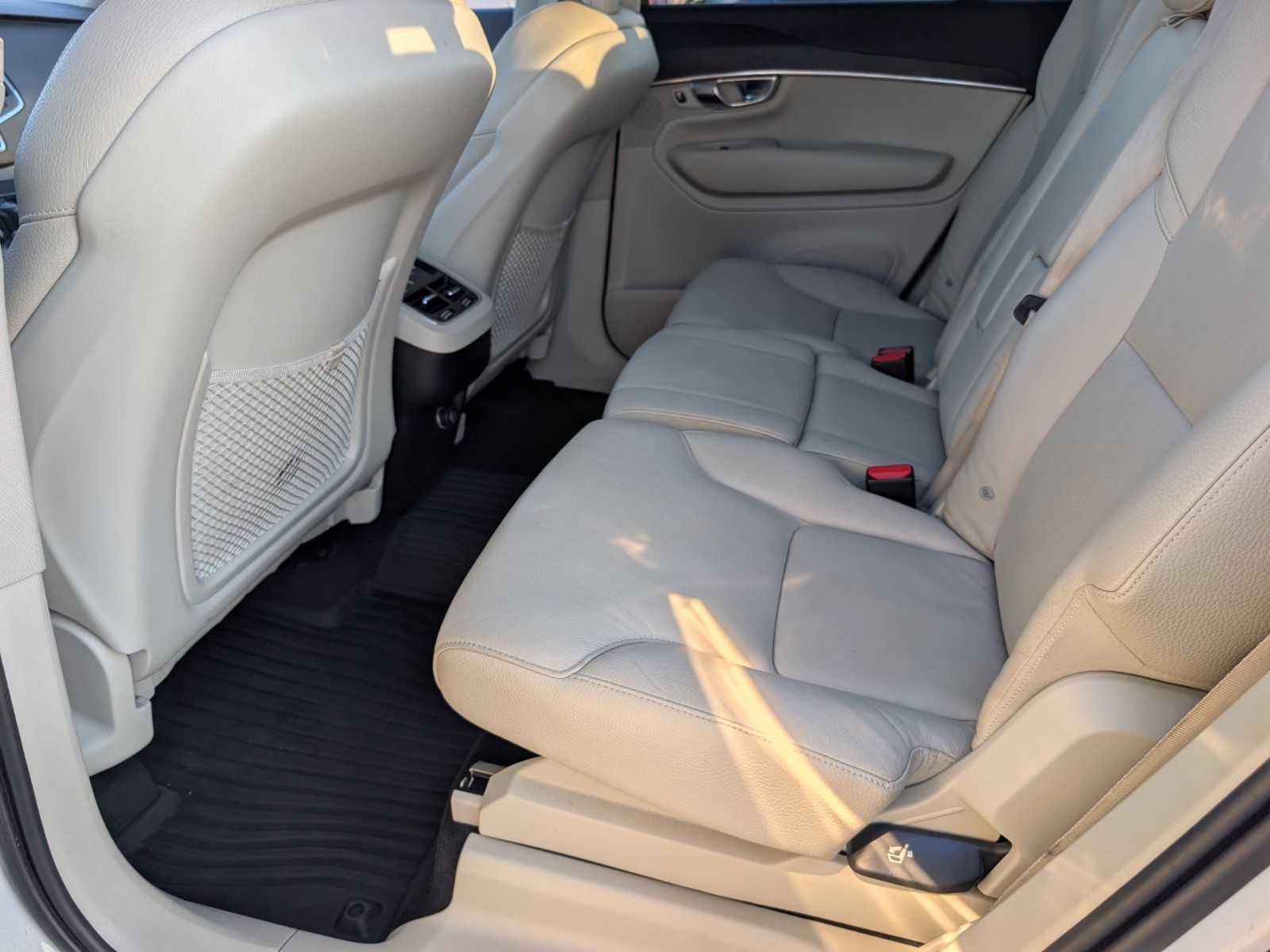 Used 2020 Volvo XC90 T6 Momentum w/ Protection Package AWD/4WD image 12