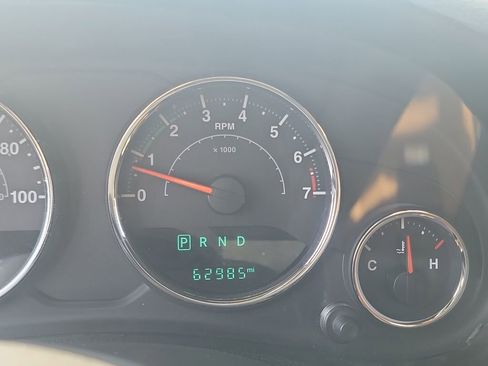 Used 2016 Jeep Wrangler Sahara w/ Connectivity Group AWD/4WD image 21