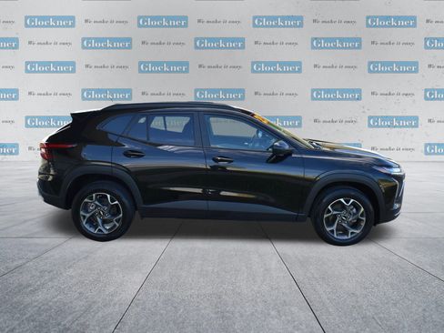 Used 2025 Chevrolet Trax LT w/ LT Convenience Package FWD image 4