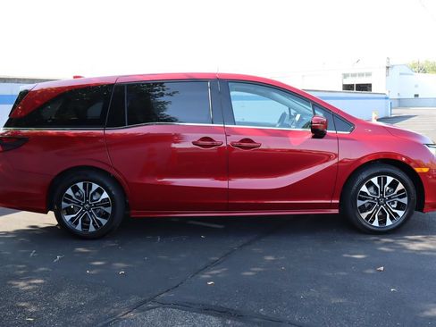 Certified 2026 Honda Odyssey Elite image 6