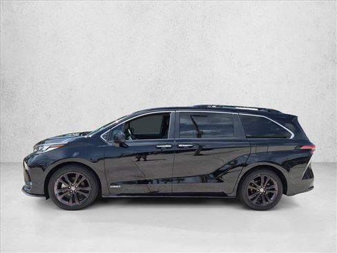 Used 2021 Toyota Sienna XSE w/ XSE Plus Package FWD image 8