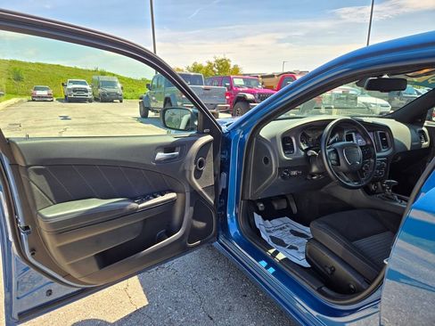 Used 2023 Dodge Charger SXT w/ Blacktop Package AWD/4WD image 13