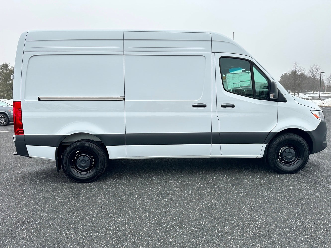 Used 2025 Mercedes-Benz Sprinter 2500 image 3