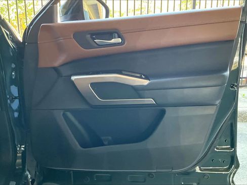 Used 2024 Nissan Pathfinder Platinum image 22