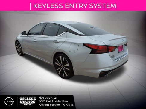 Certified 2021 Nissan Altima 2.5 SR w/ SR Premium Package image 6