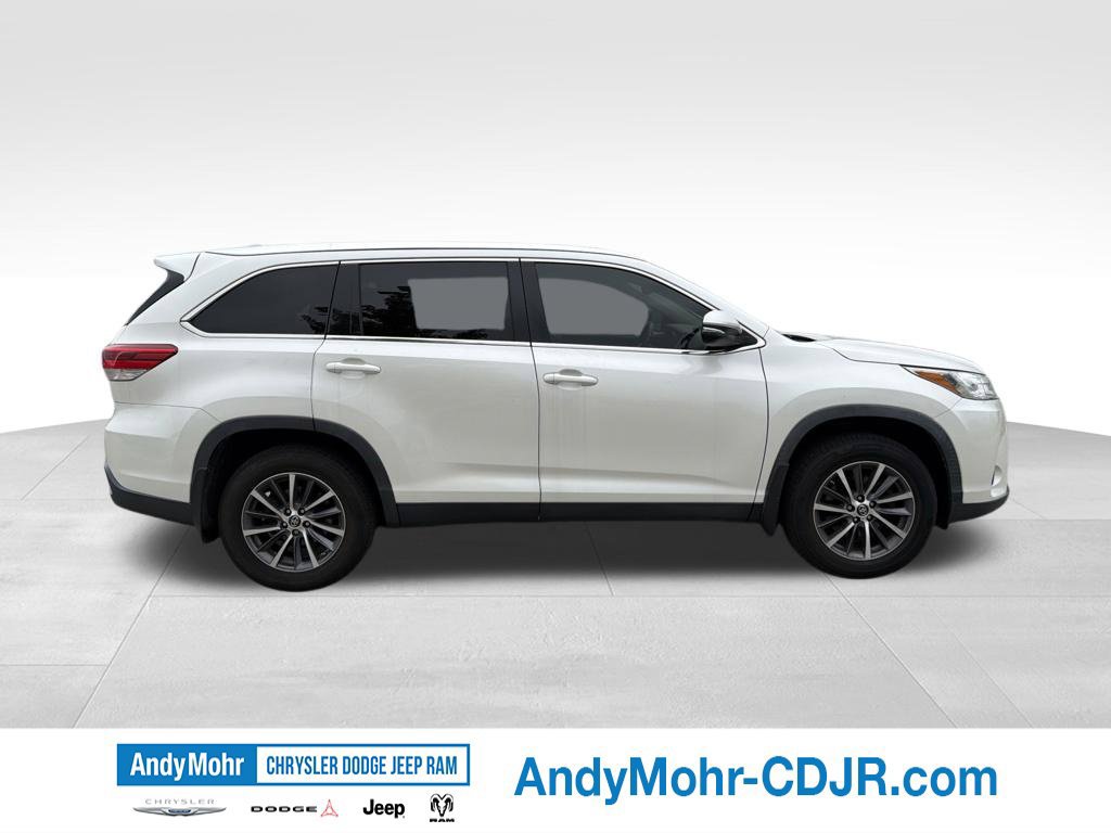 Used 2019 Toyota Highlander XLE AWD/4WD image 6