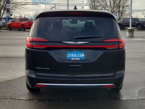 Used 2024 Chrysler Pacifica Touring-L image 13