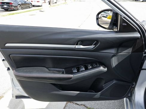 Used 2024 Nissan Altima 2.5 SR FWD image 14