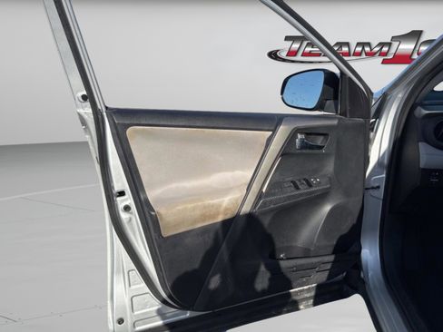 Used 2014 Toyota RAV4 XLE image 23