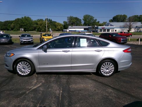 Used 2014 Ford Fusion SE FWD image 4