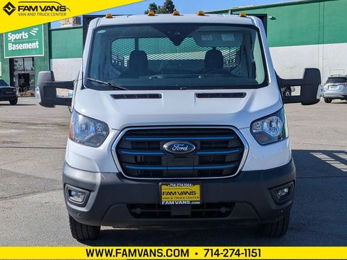 Used 2023 Ford E-Transit image 2