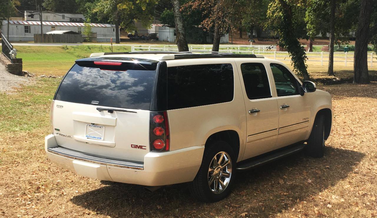 Used 2012 GMC Yukon XL Denali RWD image 6