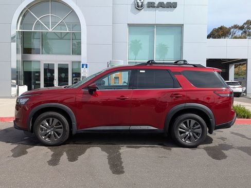 Used 2022 Nissan Pathfinder SV w/ SV Black Package image 2