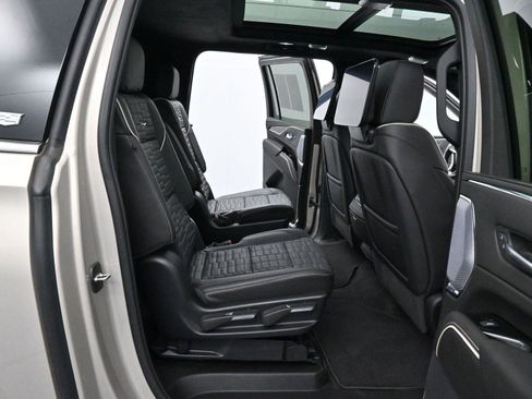 Certified 2024 Cadillac Escalade ESV Premium Luxury Platinum w/ Heavy-Duty Trailer Package image 38