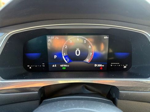 Certified 2022 Volkswagen Tiguan SE R-Line image 21