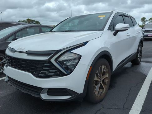 Used 2023 Kia Sportage EX image 3