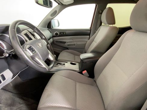Used 2012 Toyota Tacoma PreRunner image 4