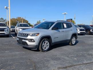 Used 2024 Jeep Compass Latitude video 1