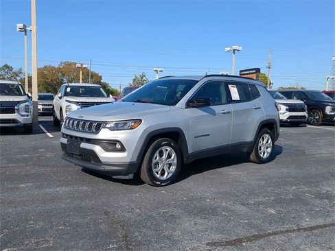 Used 2024 Jeep Compass Latitude image 1