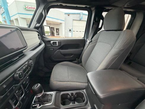 Used 2025 Jeep Gladiator Sport AWD/4WD image 11