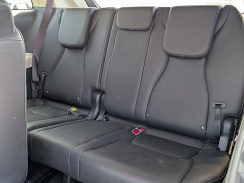 Used 2022 Kia Carnival LX FWD image 8