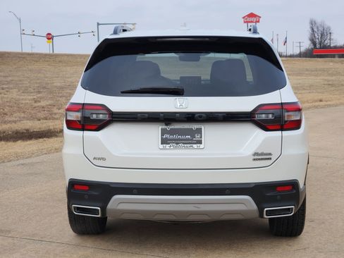 Certified 2024 Honda Pilot Touring image 8