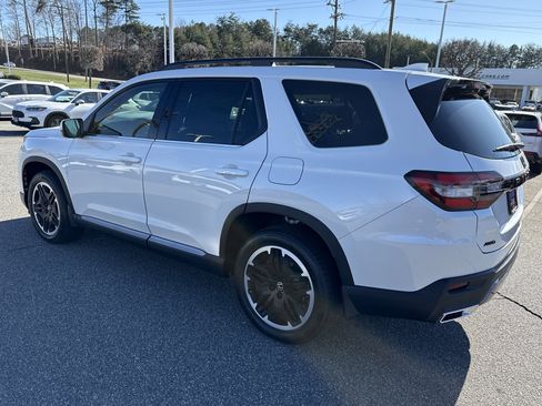 New 2026 Honda Pilot Touring image 7