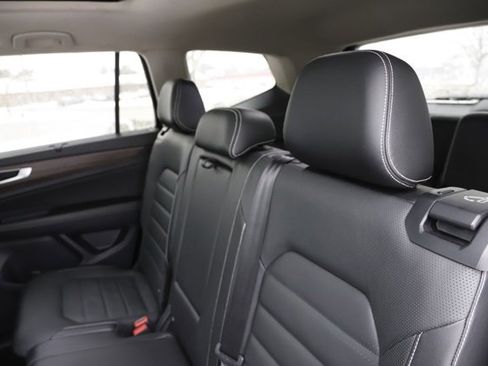 Used 2024 Volkswagen Atlas SEL image 18