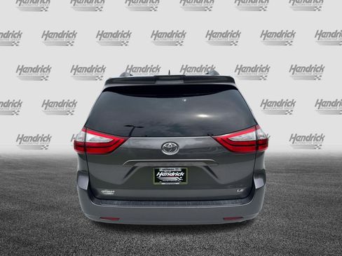 Used 2018 Toyota Sienna LE FWD image 9