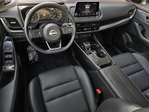 Used 2023 Nissan Rogue SV w/ SV Premium B Package image 18