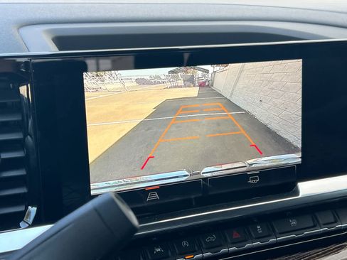 New 2025 GMC Sierra 1500 SLE image 18