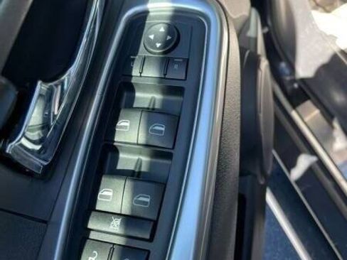Used 2010 Jeep Liberty Limited w/ Tire & Wheel Group RWD image 9