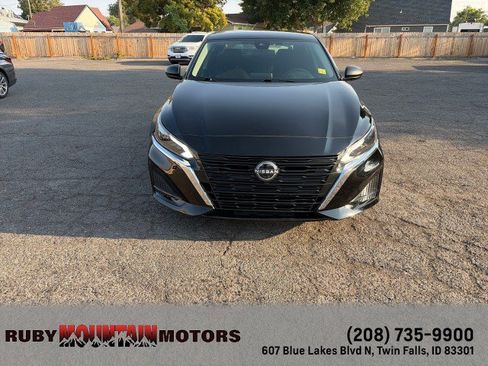 Used 2024 Nissan Altima 2.5 SV FWD image 2