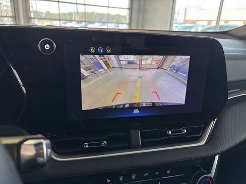 Used 2025 Chevrolet Equinox LT image 23