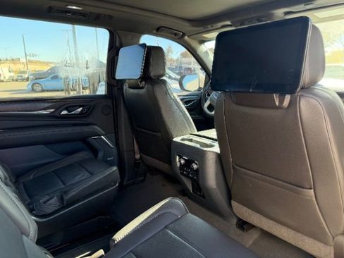 Used 2021 GMC Yukon XL Denali w/ Denali Premium Package image 15
