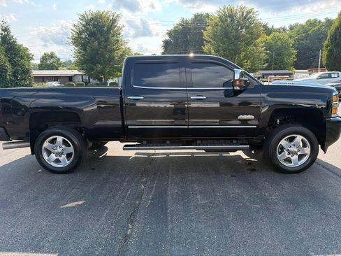 Used 2019 Chevrolet Silverado 2500 High Country w/ Duramax Plus Package AWD/4WD image 6