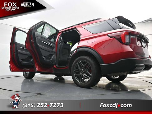 Used 2025 Ford Explorer ST-Line w/ ST-Line Street Pack AWD/4WD image 39