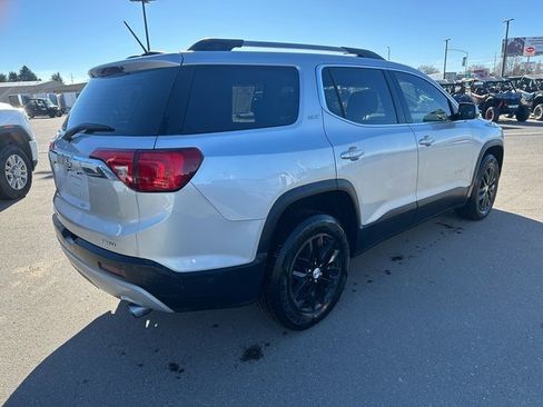 Used 2017 GMC Acadia SLT image 3