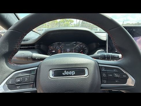 Used 2023 Jeep Compass Trailhawk image 12