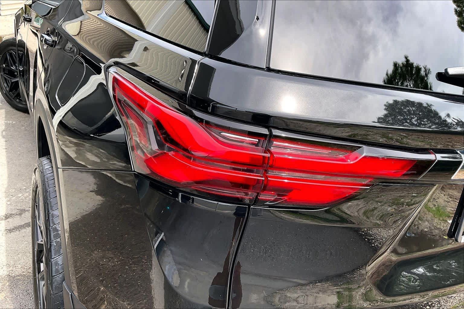 Used 2023 Chevrolet Traverse LT FWD image 29