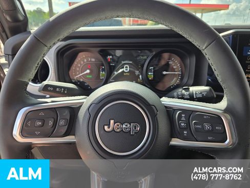 Used 2025 Jeep Wrangler Unlimited Sahara AWD/4WD image 28