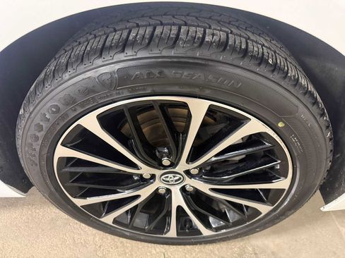 Certified 2020 Toyota Camry SE FWD image 8
