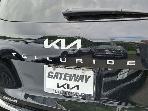 Used 2024 Kia Telluride SX w/ Towing Package image 12