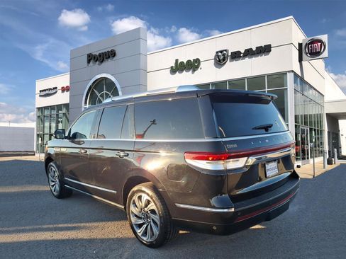 Used 2024 Lincoln Navigator Reserve image 3