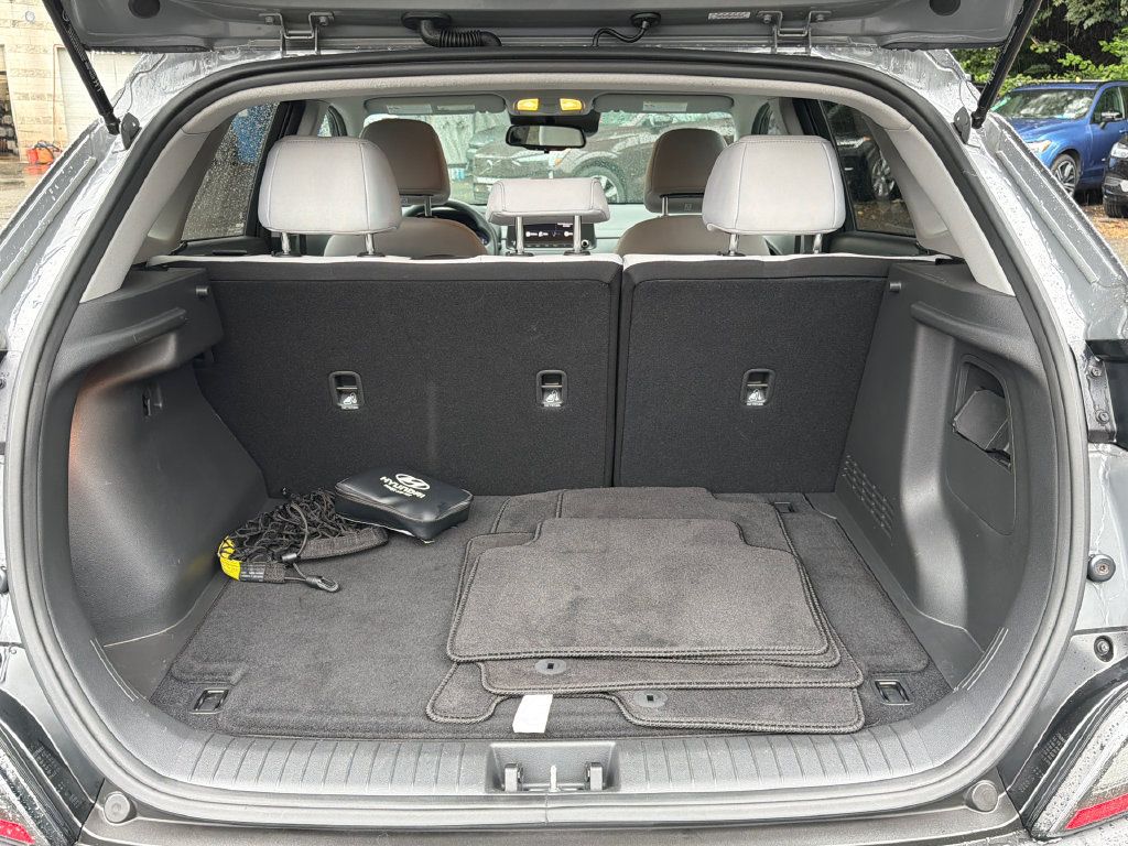 Used 2023 Hyundai Kona SEL w/ Cargo Package FWD image 5